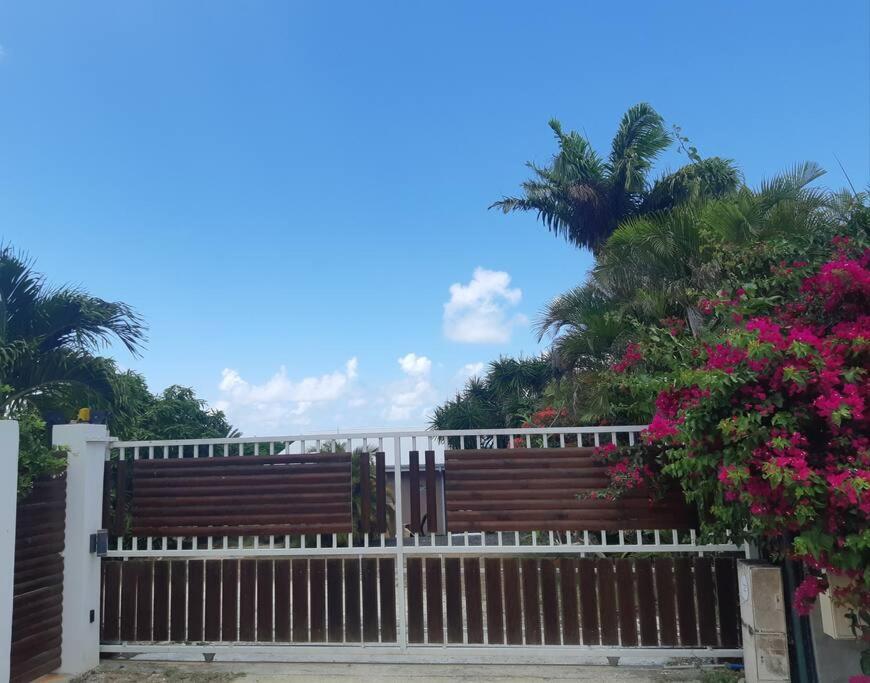 Ti Coin Relax Bungalow Vue Mer Piscine Privee Saint-Francois  Luaran gambar